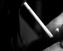 A cigi nem szexi többé? Rosszabb esélyekkel indulnak a dohányzó társkeresők