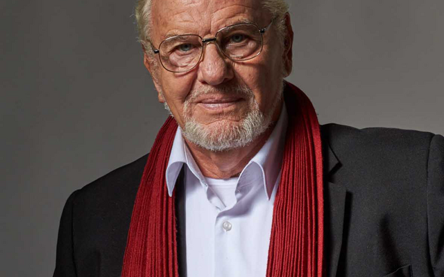 Müller Péter estek (03.31., 04.28.)