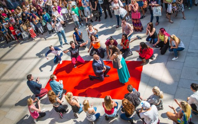 Flashmob lánykérés