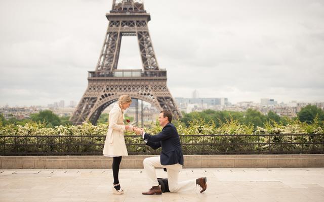 Lánykérés az Eiffel toronyban 