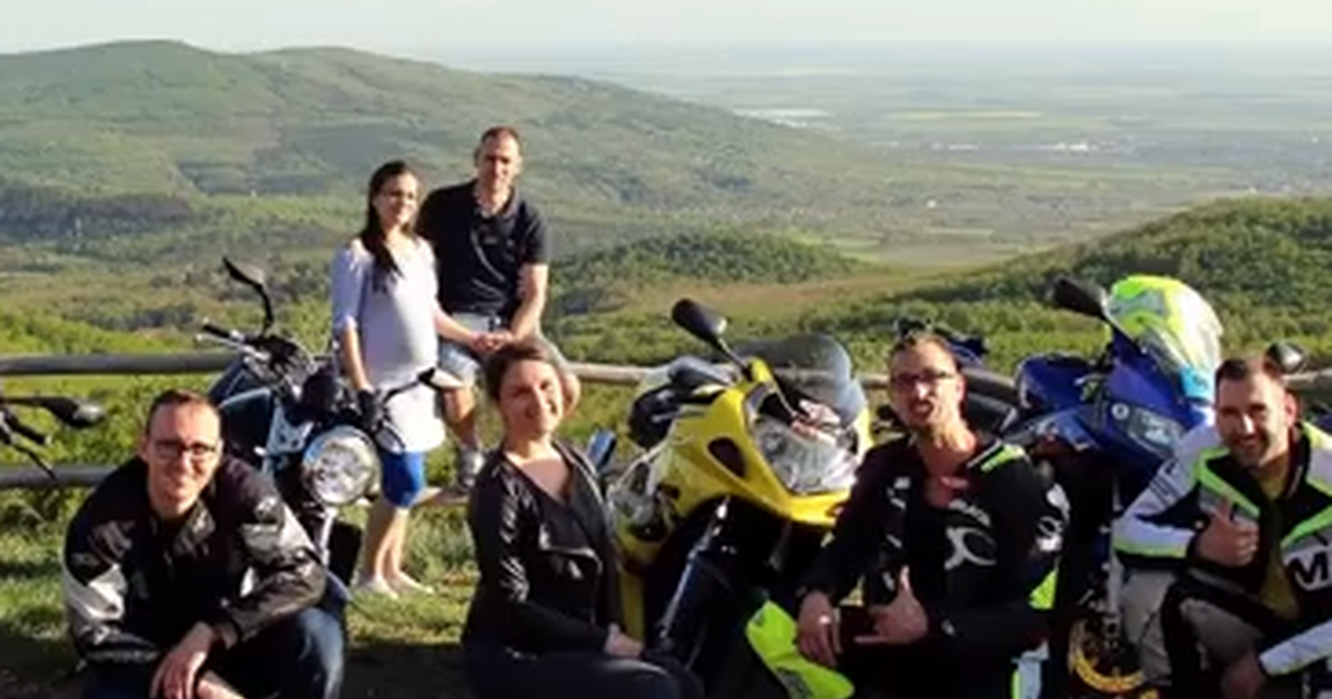 Különleges motorhangos lánykérés