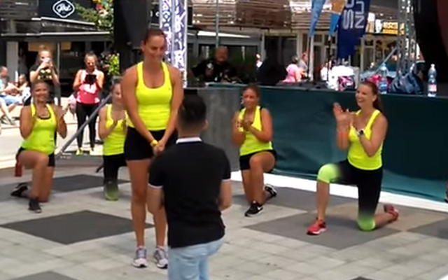 Flashmob és lánykérés