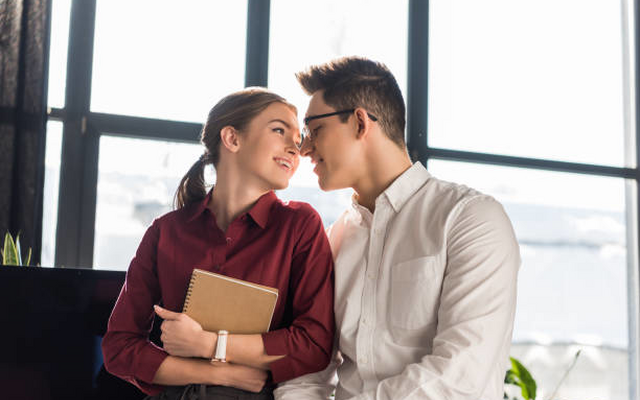 7 gyakori kérdés a munkahelyi románcról