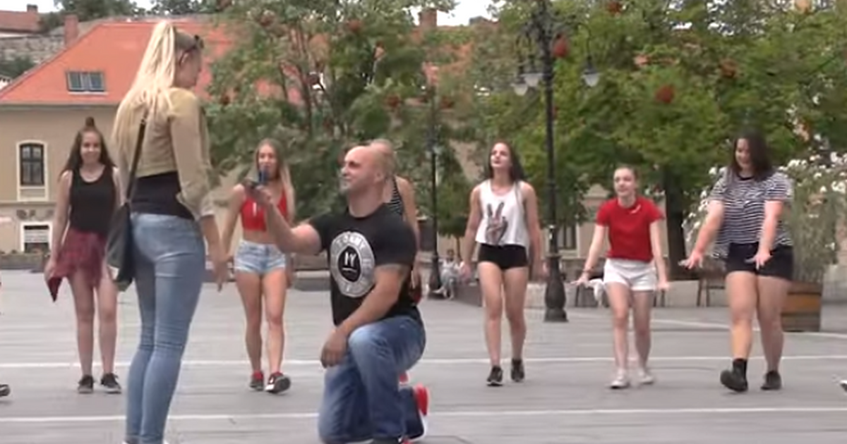 Flashmob lánykérés Egerben
