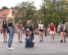 Flashmob lánykérés Egerben