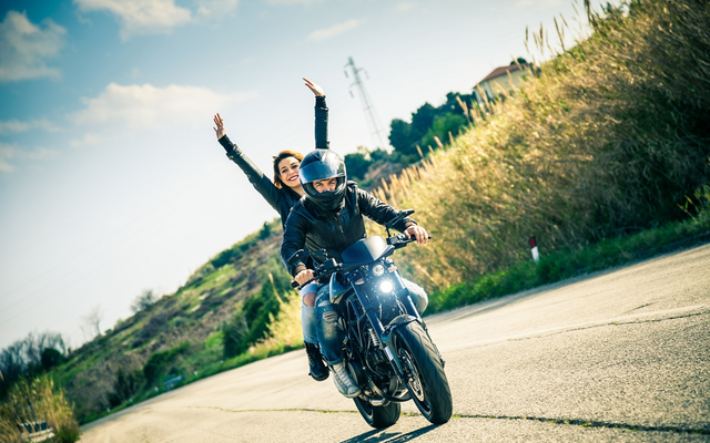 Egyedi motoros lánykérés