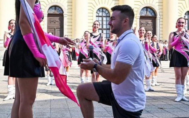 Lánykérés a Debreceni Virágkarneválon