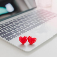 Az online randizás előnyei és hátrányai