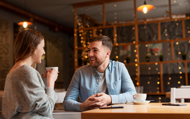 8 tipp, hogyan szólíts meg valakit, aki tetszik neked