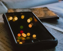 Ünnepi chat etikett egyedülállóknak – így üzenj stílusosan karácsonykor