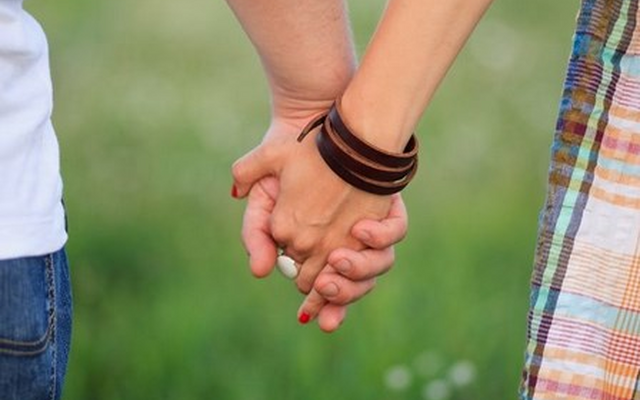 Befellegzett az offline randizásnak?